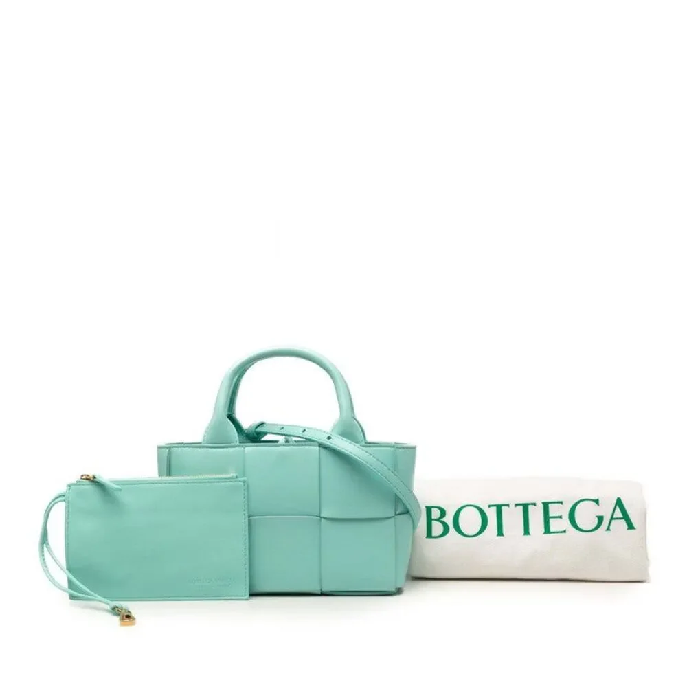 Bottega Veneta delivery duty